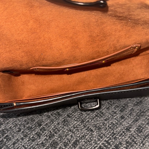 Authentic Coach Black leather shoulder bag BNWT suede interior with key to lock. - Picture 16 of 16